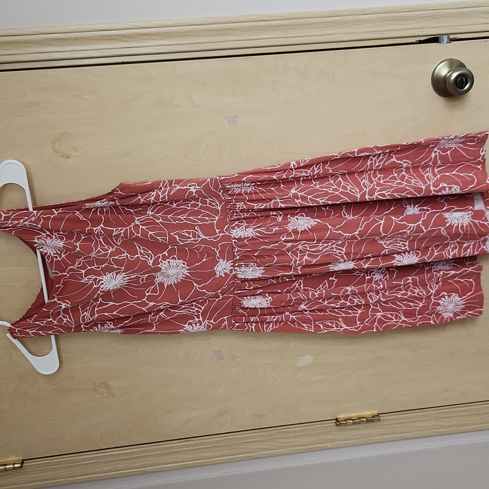 Lift cut out summer dress.